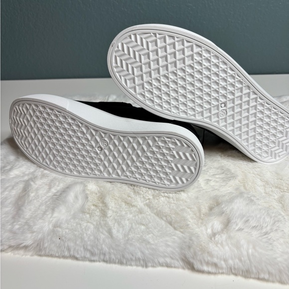 NWT Maurice’s SuperCush Kate Slip-On Sneakers Black White Sole Size 6.5 - Picture 8 of 9